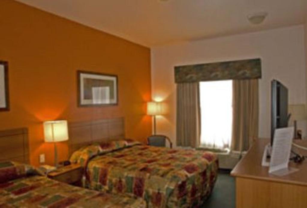 Super 8 By Wyndham Calgary Shawnessy Area Otel Dış mekan fotoğraf