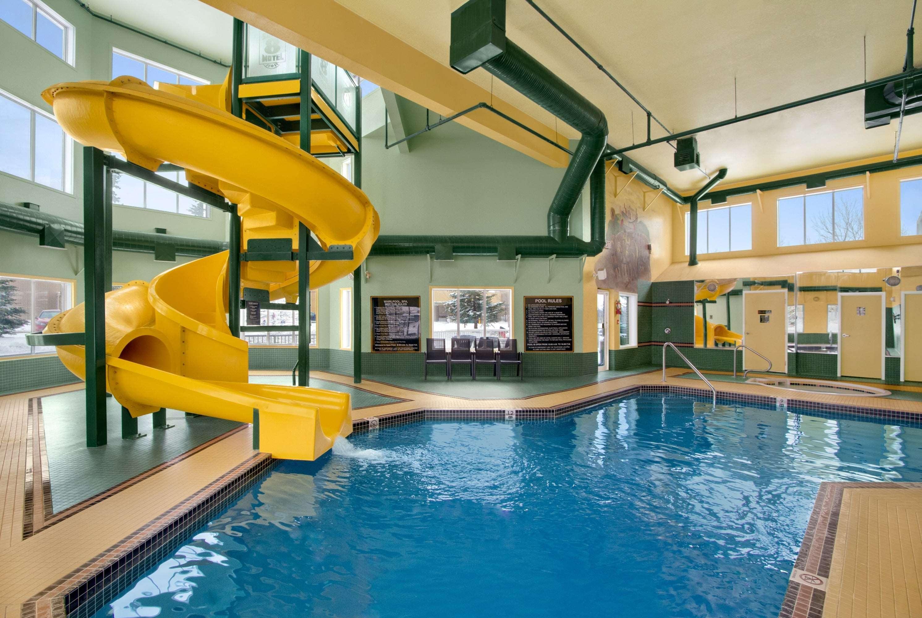 Super 8 By Wyndham Calgary Shawnessy Area Otel Dış mekan fotoğraf