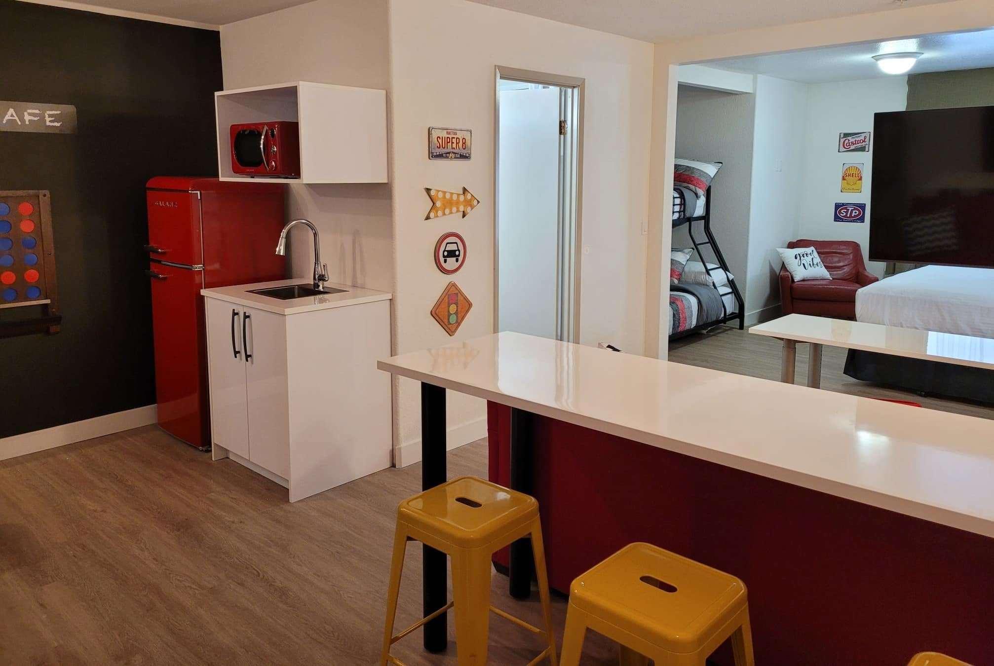 Super 8 By Wyndham Calgary Shawnessy Area Otel Dış mekan fotoğraf