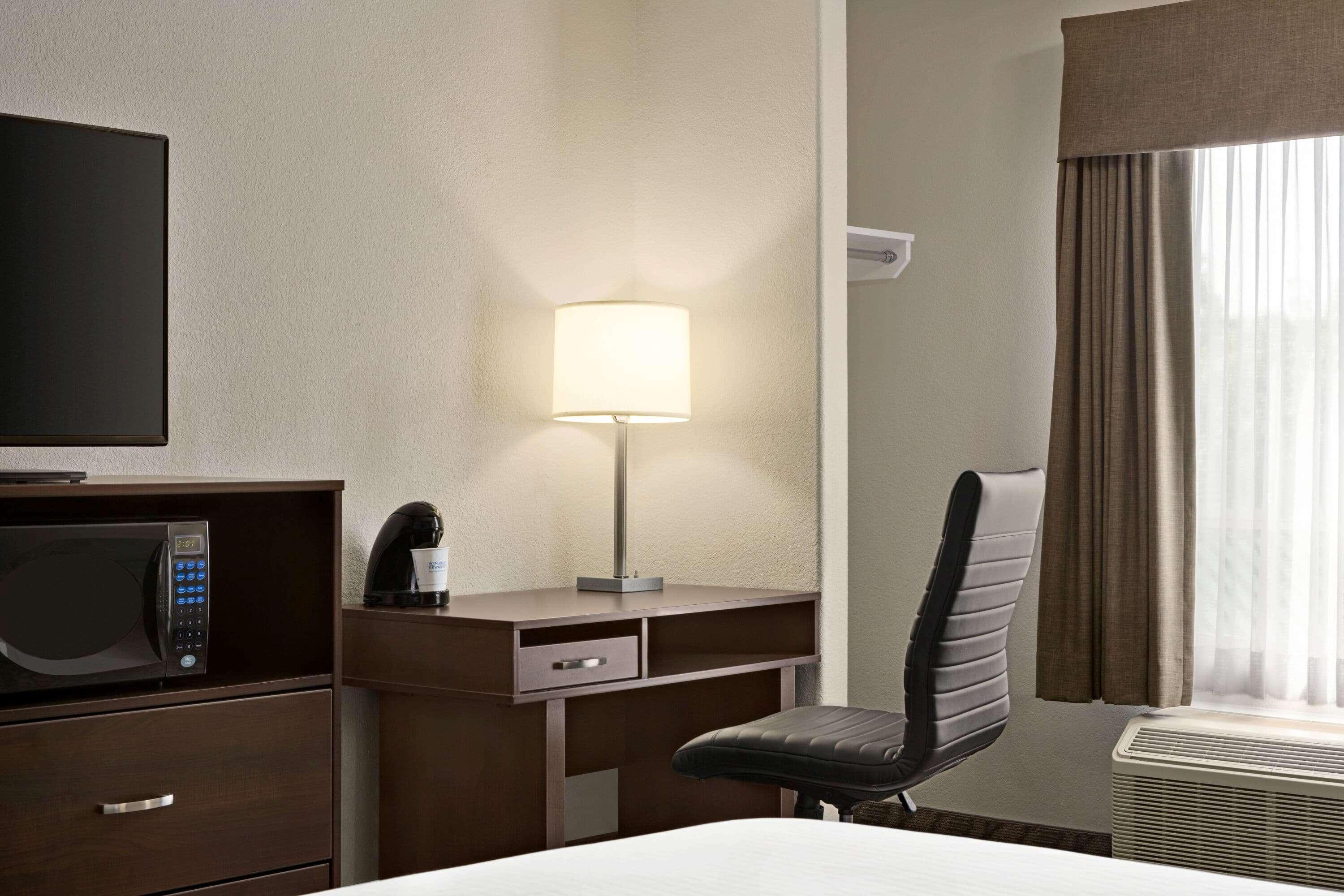 Super 8 By Wyndham Calgary Shawnessy Area Otel Dış mekan fotoğraf