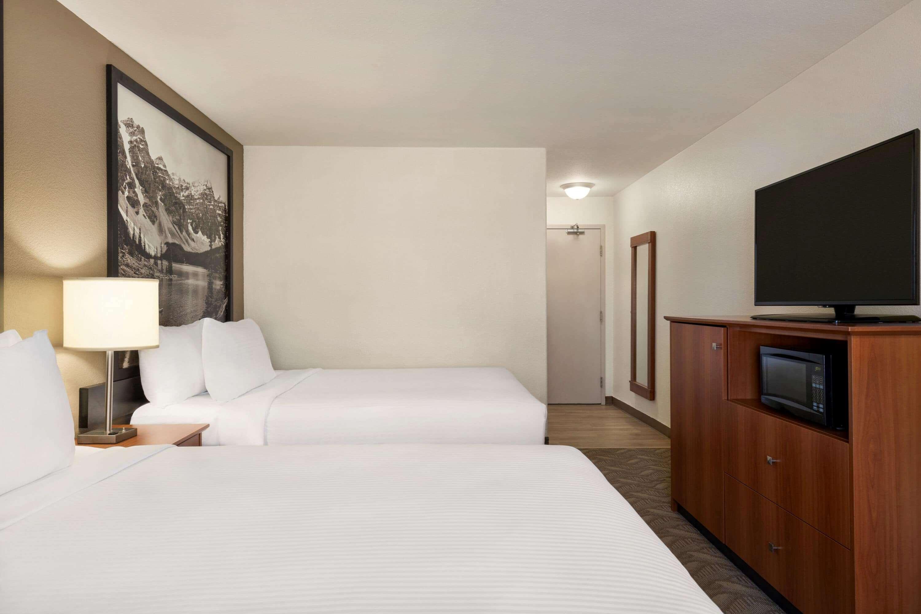 Super 8 By Wyndham Calgary Shawnessy Area Otel Dış mekan fotoğraf