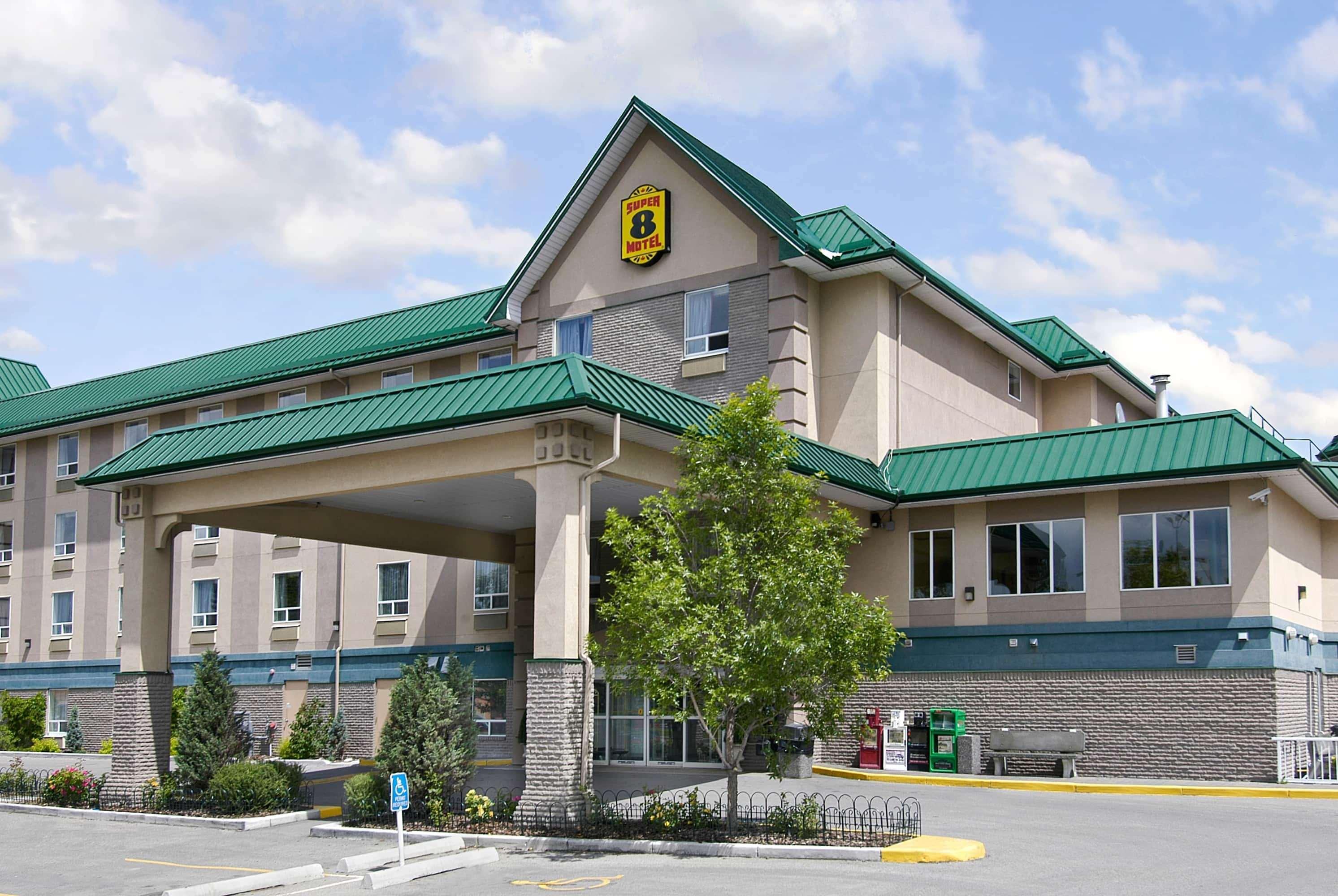 Super 8 By Wyndham Calgary Shawnessy Area Otel Dış mekan fotoğraf
